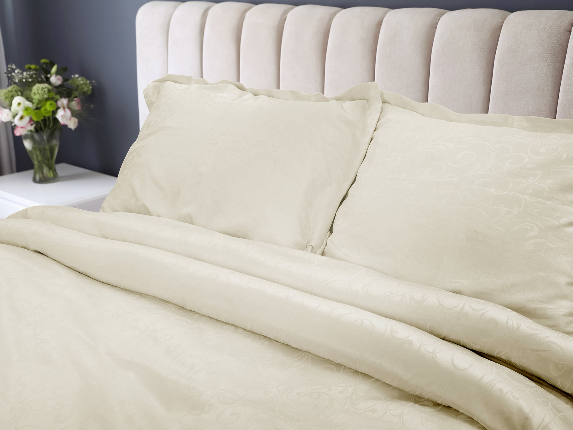 Comfortable,Bed,With,Soft,Pillows,Indoors,,Closeup