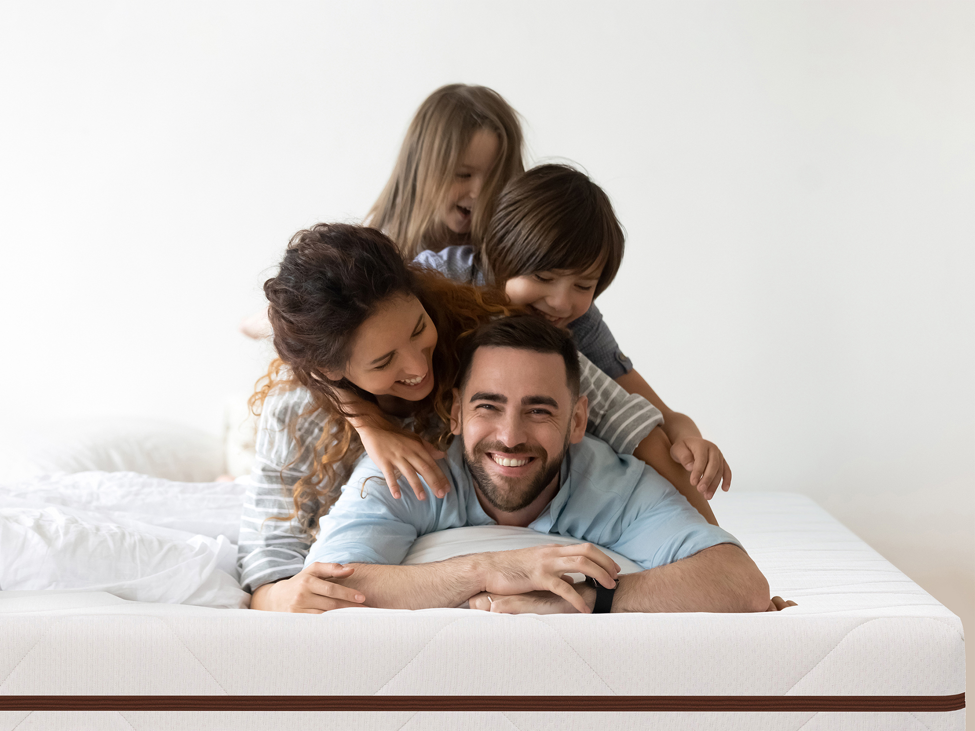 Portrait,Of,Happy,Young,Parents,And,Small,Preschooler,Kids,Lying